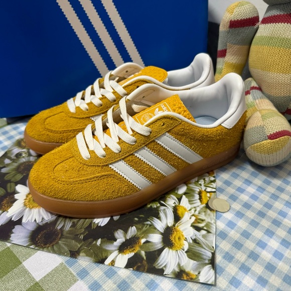 Adidas women’s sneakers - Picture 1 of 8